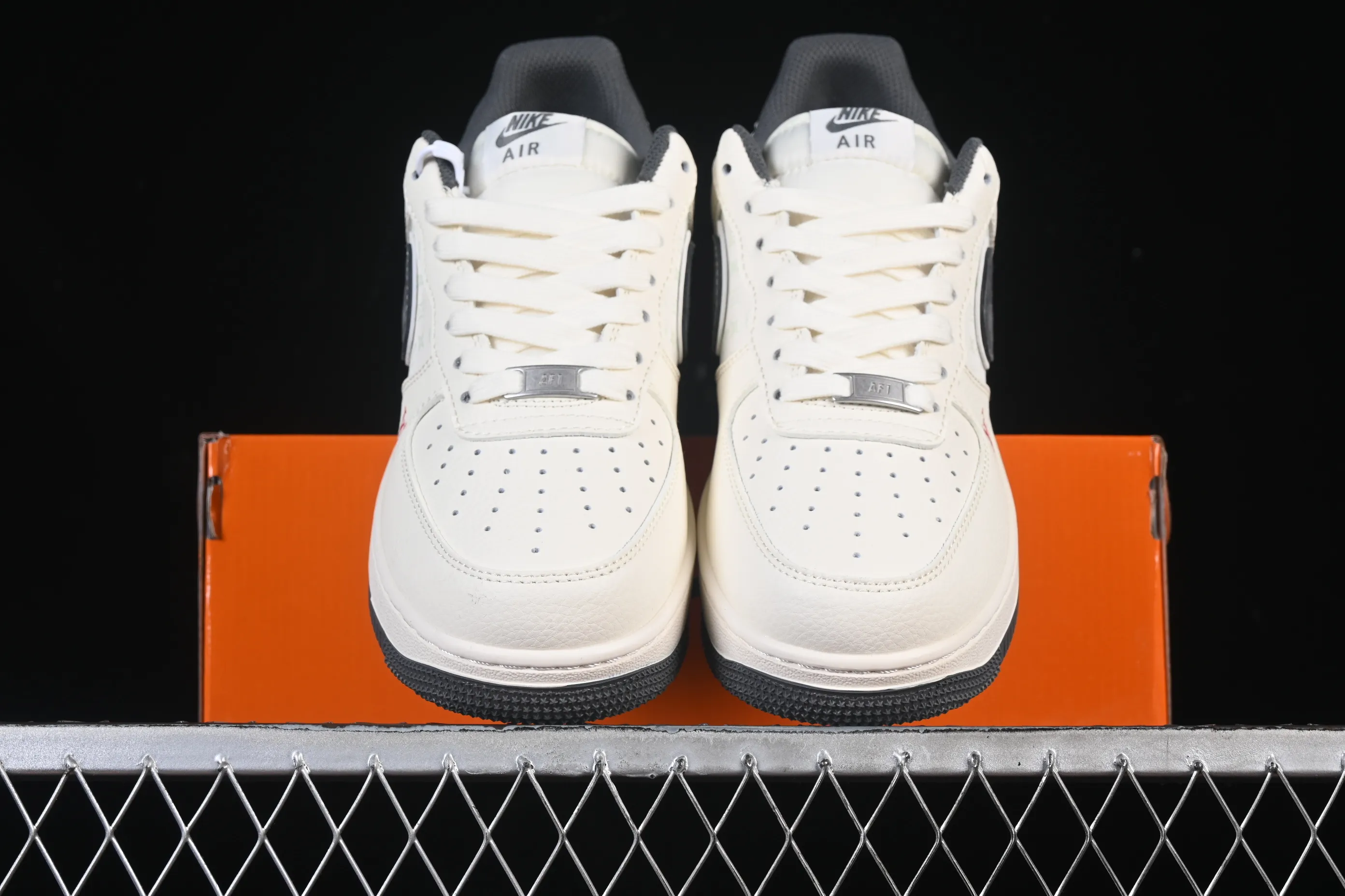 All categories Nk Air Force 1 Air Force series Nk Air Force 1 Low Air Force low top Nike Air Force 1'07 Low LV co-branded printed beige gray hook Air Force 1 low top casual sneakers MZ9588-811